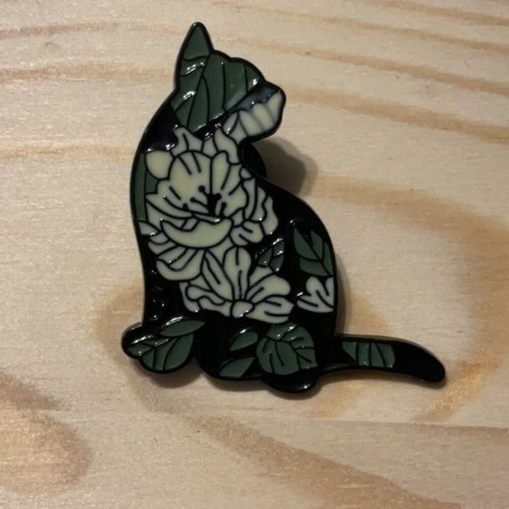 Black Cat Floral Enamel Pin Decorative Accessory Unique Design Cute Lapel